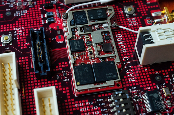 喬布斯打造!初代 iPhone 原型機曝光(圖6) 喬布斯打造!初代 iPhone 原型機曝光(圖6)