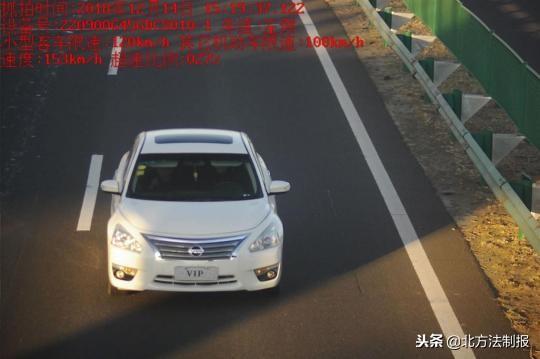 兩車高速公路上“花樣違法”分別被記30分和24分(圖1)